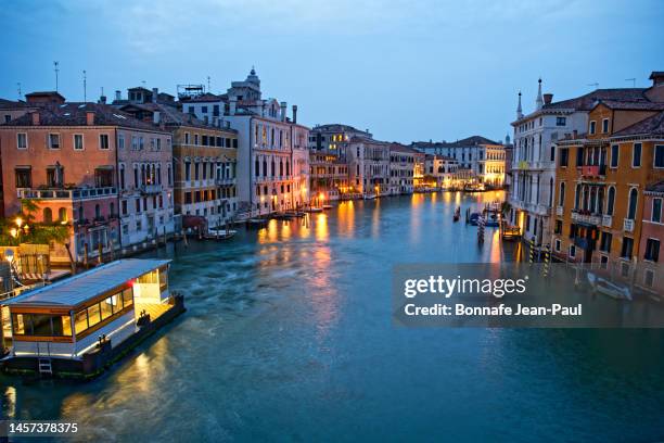 grand canal blue hour in long pose - vaporetto stock pictures, royalty-free photos & images