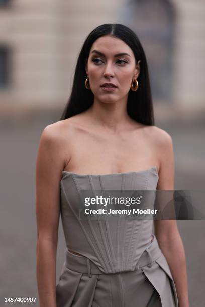 Rebecca Mir seen wearing a Hermes Bordeaux Birkin leather 40, Sportmax shoes, Pomellato yellow gold jewelry and a Guiseppe di Morabito off shoulder...