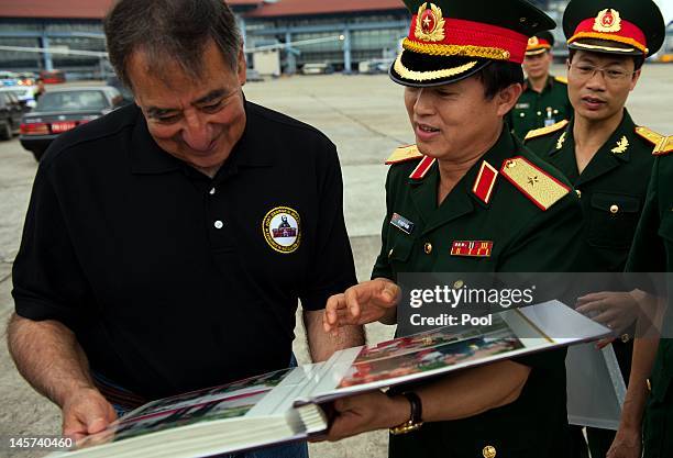 Secretary of Defense Leon Panetta recieves a photo album of his visit to Vietnam from General Vu Chien Thang upon his departure at Noi Bai...