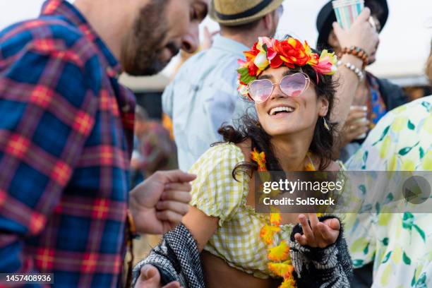 festival moments - bloemkroon stockfoto's en -beelden