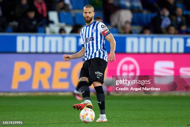 Victor Laguardia of Deportivo Alaves in action during the Copa del Rey round of 16 match between Deportivo Alaves and Sevilla FC at Estadio de...