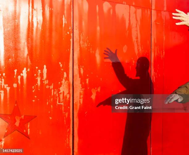 man doing tai chi. - red grant stock-fotos und bilder