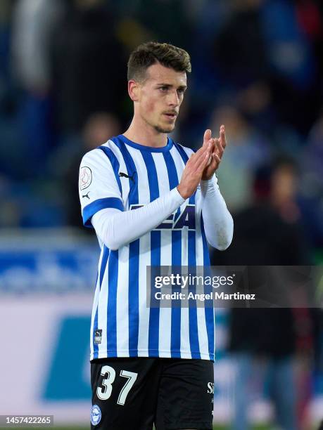 Antonio Blanco of Deportivo Alaves acknowledges the audience after the Copa del Rey round of 16 match between Deportivo Alaves and Sevilla FC at...