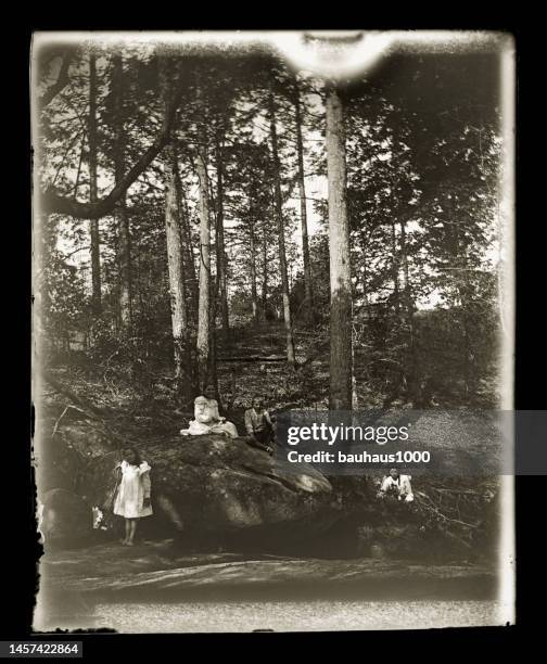 familie genießen einen sommertag, ca. 1890 - usa photos stock-grafiken, -clipart, -cartoons und -symbole