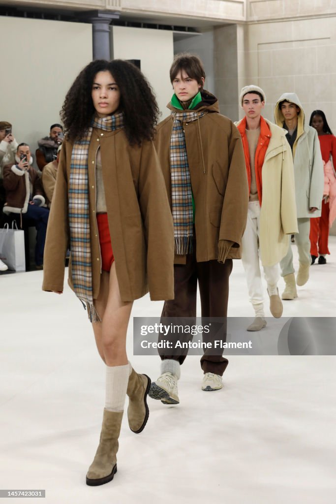 Auralee : Presentation - Paris Fashion Week - Menswear Fall-Winter 2023-2024