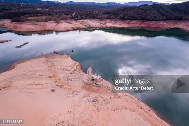 aerial view of the sau reservoir in spain with the lowest water level due the critical drought. - catalonia fotografías e imágenes de stock