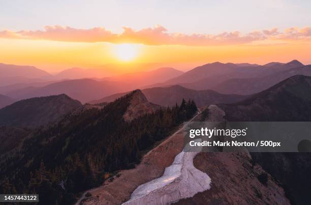 scenic view of mountains against sky during sunset,helena,montana,united states,usa - helena stockfoto's en -beelden