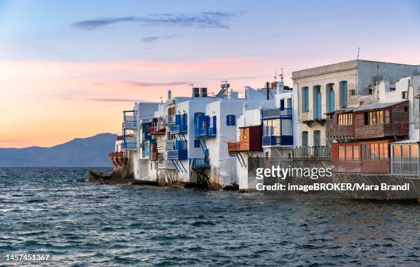 white cycladic houses on the shore, little venice at sunset, chora, mykonos town, mykonos, cyclades, aegean sea, greece - samothrace photos et images de collection