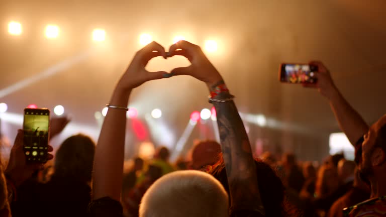 https://media.gettyimages.com/id/1457472452/video/festival-love.jpg?b=1&s=640x640&k=20&c=u029e4nLdwdjvJU60qTd2MPlWpeT226YNpz27tvAV9s=