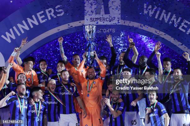 Samir Handanovic of FC Internazionale lifts the EA Sports Supercup as players of FC Internazionale celebrate after the EA Sports Supercup match...