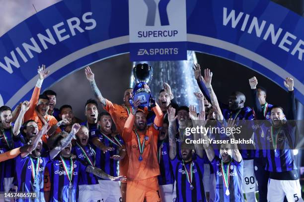 Samir Handanovic of FC Internazionale lifts the EA Sports Supercup as players of FC Internazionale celebrate after the EA Sports Supercup match...