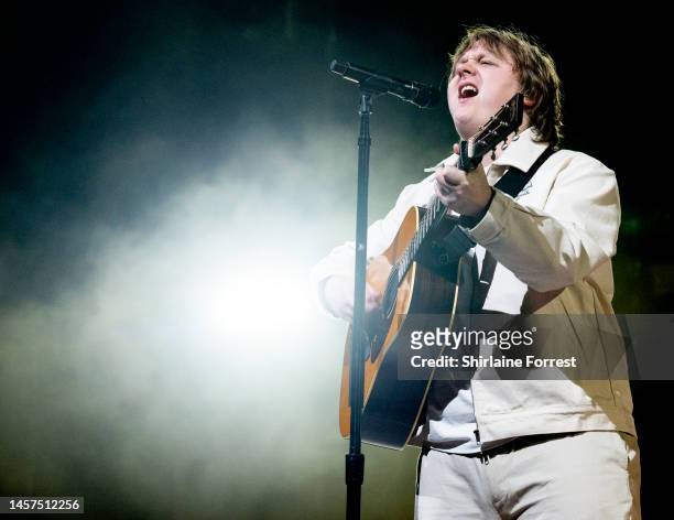 Lewis Capaldi performs at Manchester Arena on January 18, 2023 in Manchester, England.