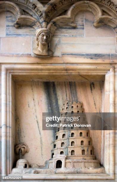 tower of babel bas-relief - toren van babel stockfoto's en -beelden