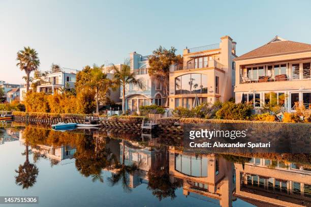 houses along the canal in venice, los angeles, california - venice california fotografías e imágenes de stock