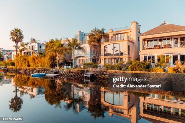 houses along the canal in venice, los angeles, california - venice - california bildbanksfoton och bilder