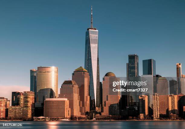 freedom tower and lower manhattan from new jersey - world trade center manhatten stockfoto's en -beelden