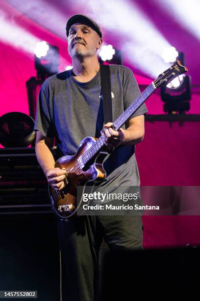 Merlo Podlewski of Jack Johnson's band performs on stage at Espaco Unimed on January 18, 2023 in Sao Paulo, Brazil.