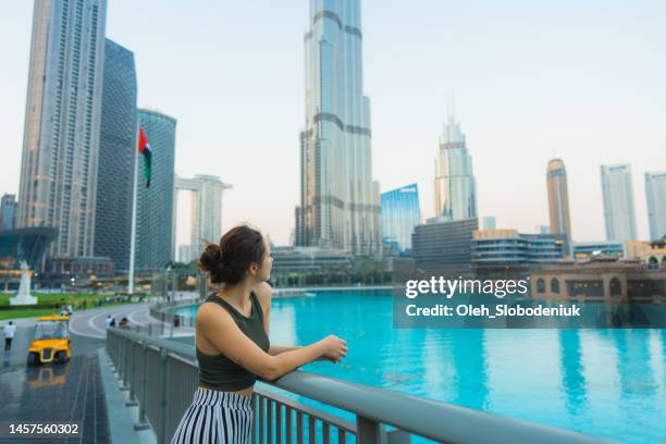 woman exploring dubai - dubai fountain stock pictures, royalty-free photos & images