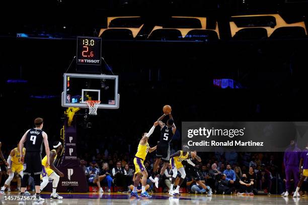 De'Aaron Fox of the Sacramento Kings takes a shot against the Los Angeles Lakers in the second half at Crypto.com Arena on January 18, 2023 in Los...