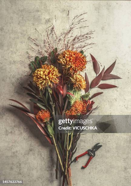 autumn flowers bunch with chrysanthemums and fall leaves - autumn bouquet stock pictures, royalty-free photos & images