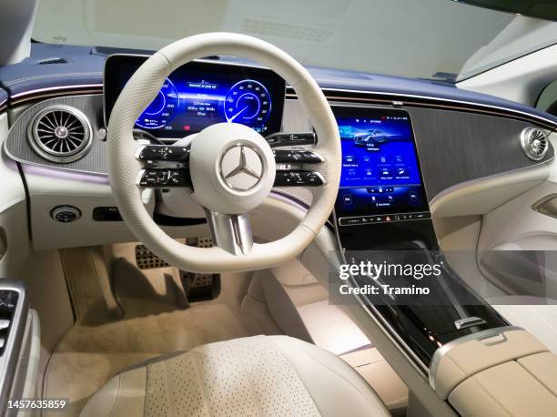 mercedes-benz eqe innenraum - luxuswagen stock-fotos und bilder