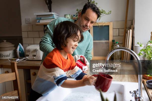 teamwork in the kitchen - lifestyles stock pictures, royalty-free photos & images