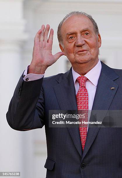 Juan Carlos, king of Spain, greets people during the visit to the Presidential Palace on June 05, 2012 in Santiago, Chile.