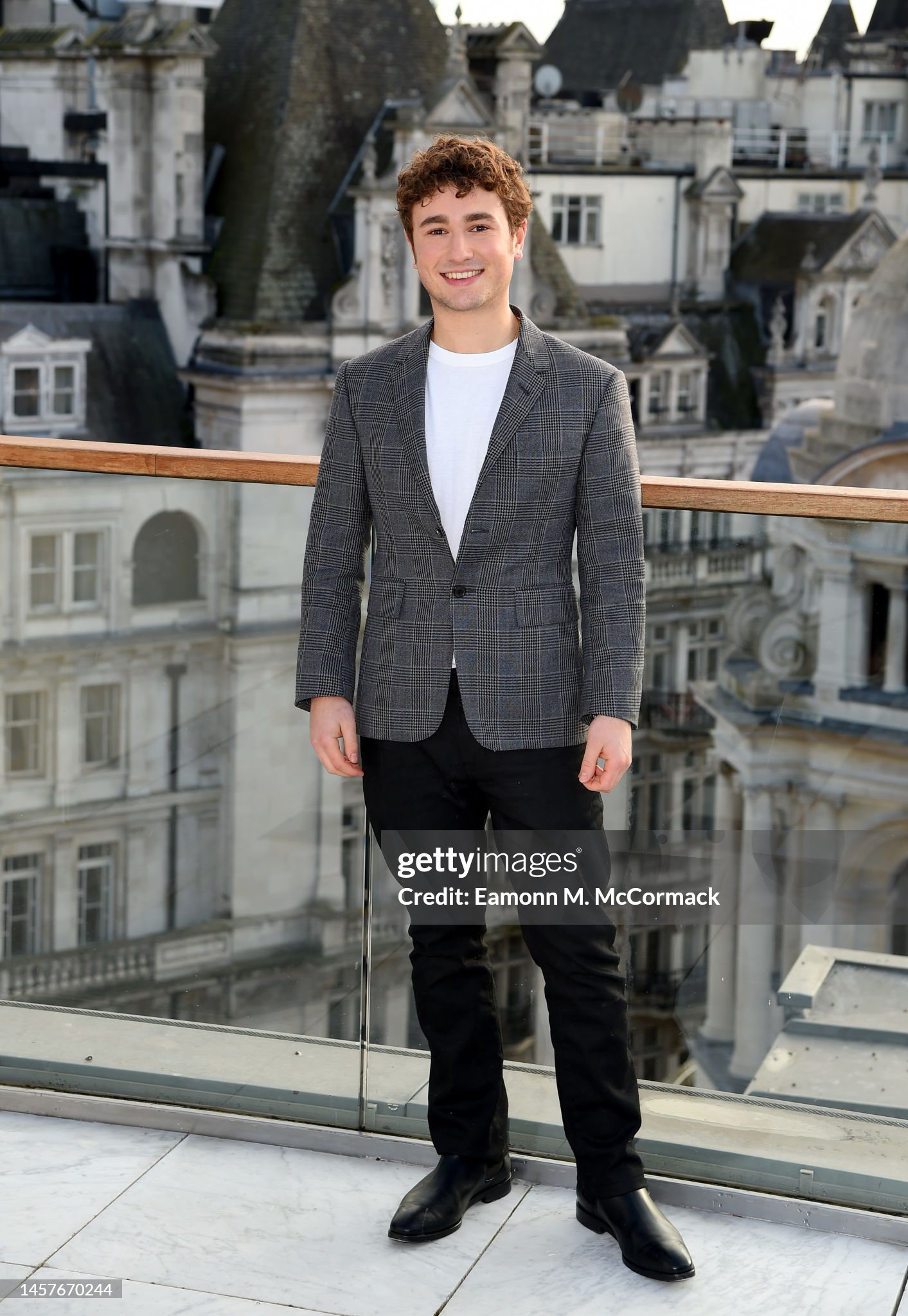 ¿Cuánto mide Gabriel LaBelle? - Altura - Real height Gabriel-labelle-attends-the-fabelmans-photocall-on-january-19-2023-in-london-england