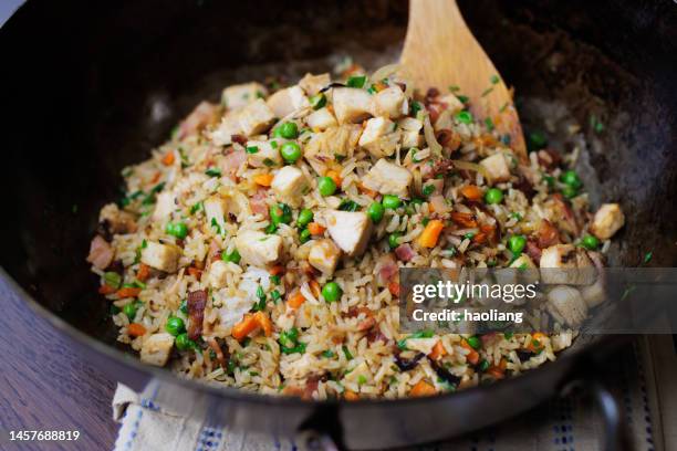 turkey leftover fried rice - arroz integral imagens e fotografias de stock