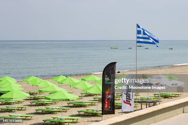 vatania beach in rethymnon auf kreta, griechenland - rethymnon town stock-fotos und bilder