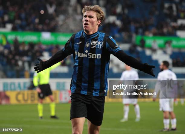 Rasmus Hojlund of Atalanta BC celebrates his goal during the Coppa Italia match between Atalanta BC and Spezia Calcio at Gewiss Stadium on January...