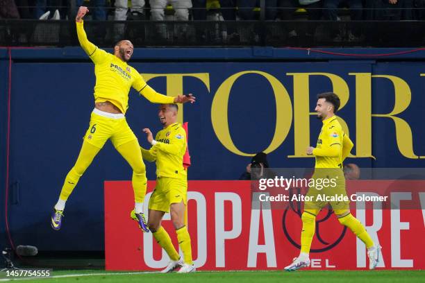 Etienne Capoue of Villareal FC celebrates scoring his side's first goal during the Copa del Rey Round of 16 match between Villarreal CF and Real...