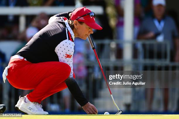 Annika Sörenstam of Sweden lines up a putt on the ninth green during the first round of the Hilton Grand Vacations Tournament of Champions at Lake...