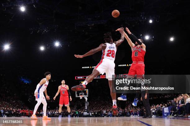 Zach LaVine of the Chicago Bulls attempts a layup during the third quarter of the NBA match between Chicago Bulls and Detroit Pistons at The Accor...