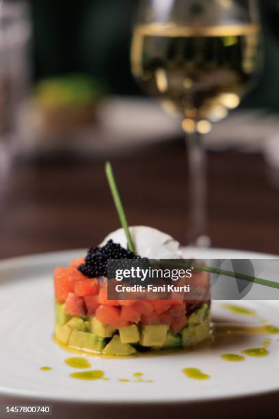 salmon tartare with avocado dish - filet americain stockfoto's en -beelden