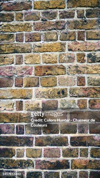 empty and weathered brown brick wall in london - ivy league university stock pictures, royalty-free photos & images