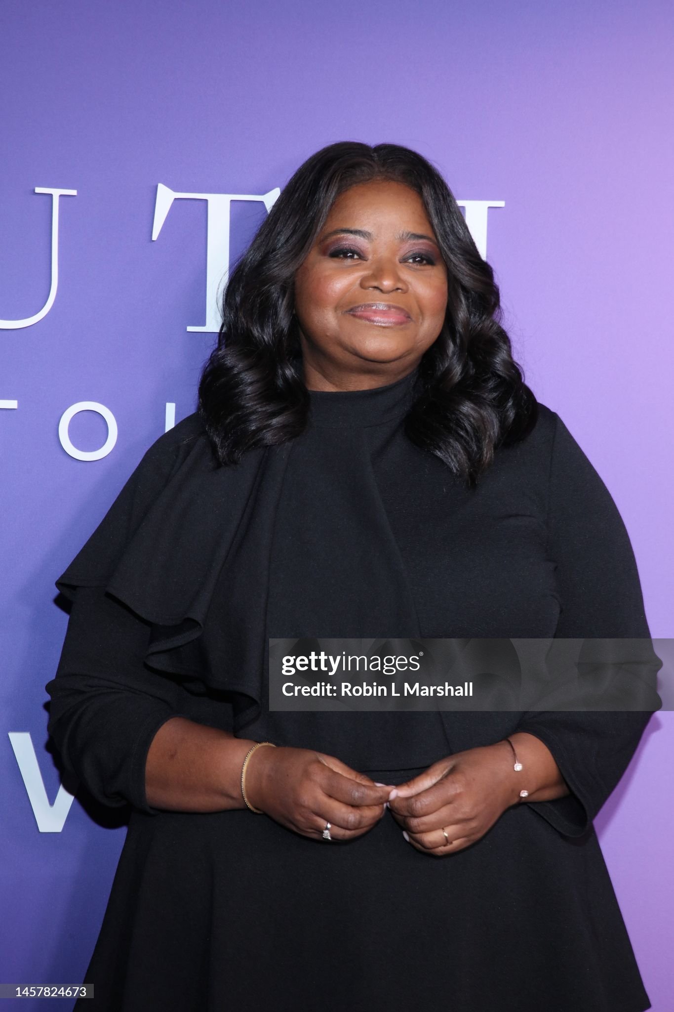 https://media.gettyimages.com/id/1457824673/photo/season-3-premiere-of-apple-tv-s-truth-be-told-arrivals.jpg?s=2048x2048&w=gi&k=20&c=GhAc5dmo8gf2LH9GWyz7d9-Xlnu7omLZIuZP37F6FIg=