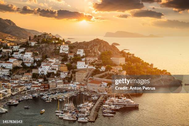 beautiful sunset view of hydra island, greece - hydra greece fotos stockfoto's en -beelden