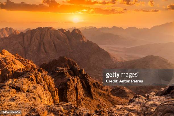 view from mount sinai at sunrise. beautiful mountain landscape in egypt - mont sinaï photos et images de collection