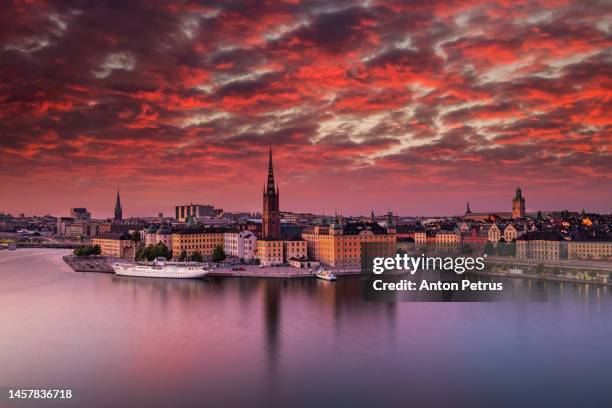 sunset view of the old town in stockholm, sweden - stockholm night stock pictures, royalty-free photos & images