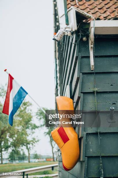 netherlands clogs and flag in a wooden house - lisse bildbanksfoton och bilder