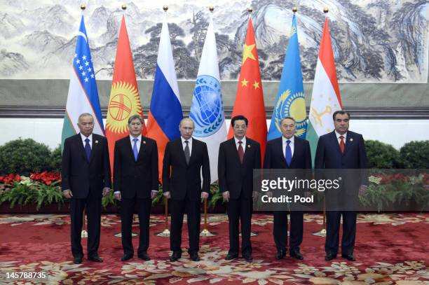 Uzbekistan's President Islam Karimov, Kyrgyzstan President Almazbek Sharshenovich Atambayev, Russian President Vladimir Putin, Chinese President Hu...