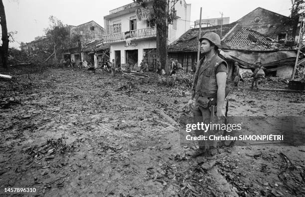 Des troupes vietnamiennes et américaines à Hue, au Sud-Vietnam, pendant la guerre du Vietnam.