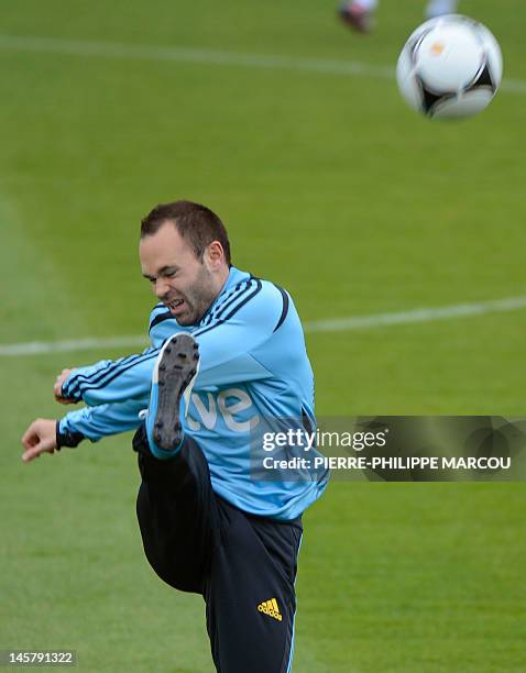 Iniesta Muscles 24 Andres Iniesta Attends First Training Stock Photos, High-Res ...