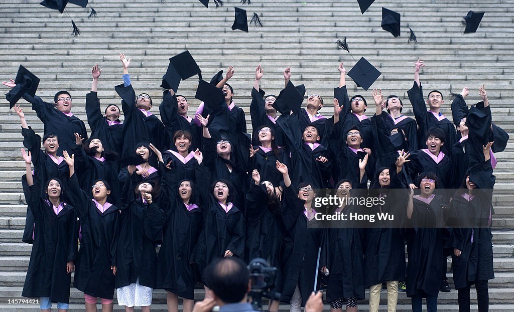 Chinese College Graduates Rise By 3% To 6.8 Million