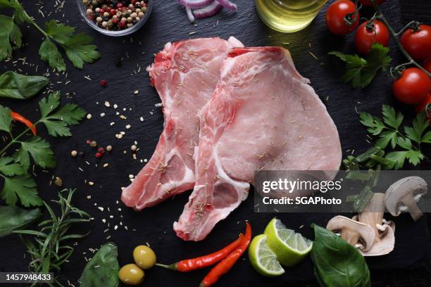 schweinekoteletts - schweinekotelett stock-fotos und bilder
