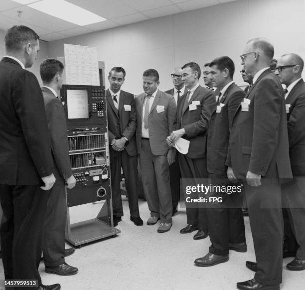 1960s Computer Roperators 1,084 1960s Computer Stock Photos, High-Res Pictures, and Images ...