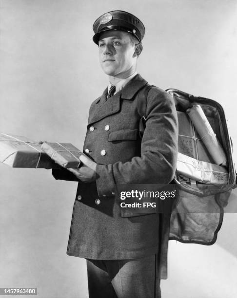 Postmen Uniform Us Postal Service New York Photos and Premium High Res Pictures - Getty ...
