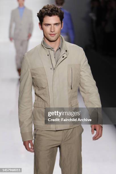 5,042 Elie Tahari Models Stock Photos, High-Res Pictures, and Images ...