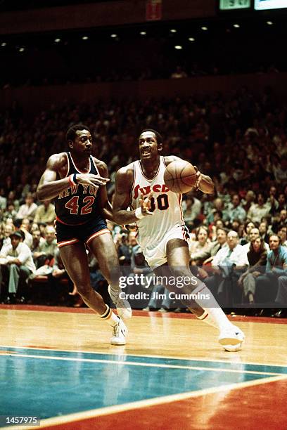 George McGinnis#30 of the Philadelphia 76ers drives to the basket in 1980 against the New York Knicks during an NBA game at The Spectrum in...